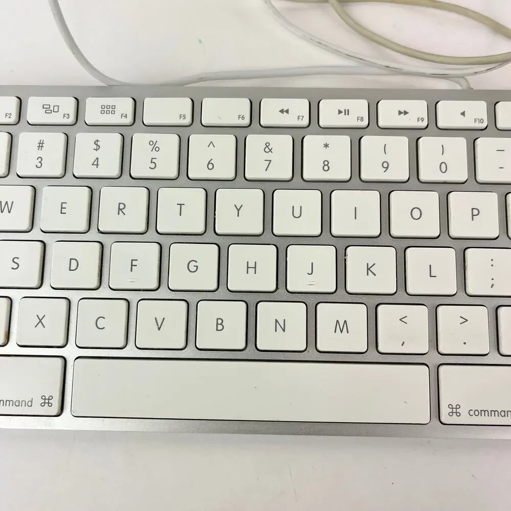 Apple Slim A1243 USB Wired Keyboard with Numeric Keypad Mac Standard Aluminum